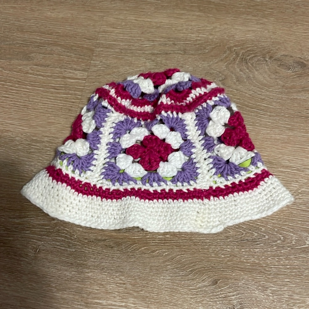 Adult Hand-Knit bucket hat size s E6